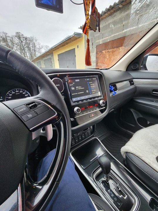 Mitsubishi Outlander III рестайлинг 3, 2021 год, 3 350 000 рублей, 11 фотография