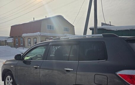 Toyota Highlander III, 2011 год, 1 700 000 рублей, 2 фотография