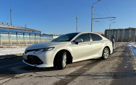 Toyota Camry, 2018 год, 2 310 000 рублей, 4 фотография