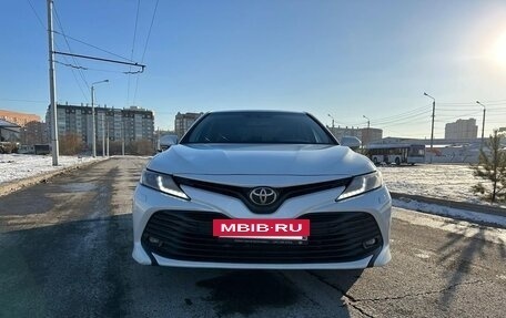 Toyota Camry, 2018 год, 2 310 000 рублей, 2 фотография