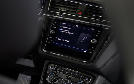 Volkswagen Tiguan II, 2018 год, 2 298 000 рублей, 17 фотография