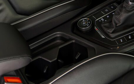 Volkswagen Tiguan II, 2018 год, 2 298 000 рублей, 15 фотография