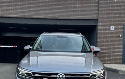 Volkswagen Tiguan II, 2018 год, 2 799 000 рублей, 1 фотография