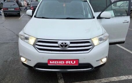 Toyota Highlander III, 2011 год, 1 950 000 рублей, 1 фотография