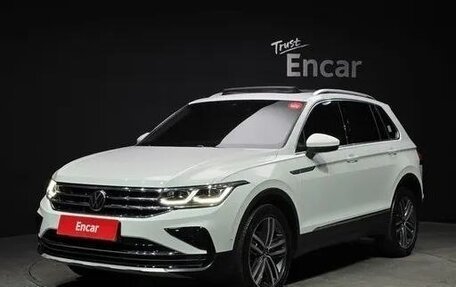 Volkswagen Tiguan II, 2022 год, 4 150 000 рублей, 1 фотография