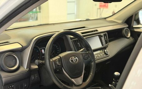 Toyota RAV4, 2019 год, 2 800 500 рублей, 13 фотография