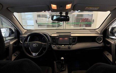 Toyota RAV4, 2019 год, 2 800 500 рублей, 11 фотография