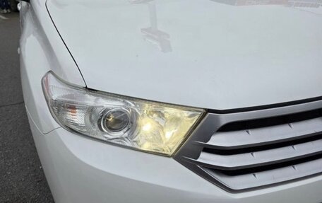 Toyota Highlander III, 2011 год, 1 950 000 рублей, 2 фотография