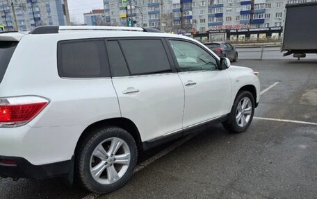 Toyota Highlander III, 2011 год, 1 950 000 рублей, 4 фотография