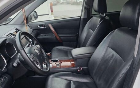 Toyota Highlander III, 2011 год, 1 950 000 рублей, 7 фотография