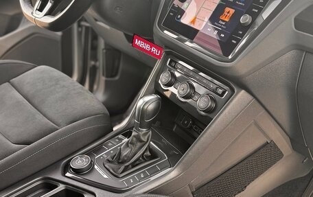 Volkswagen Tiguan II, 2018 год, 2 799 000 рублей, 3 фотография