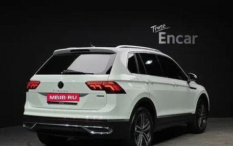 Volkswagen Tiguan II, 2022 год, 4 150 000 рублей, 2 фотография