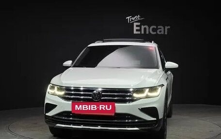 Volkswagen Tiguan II, 2022 год, 4 150 000 рублей, 3 фотография