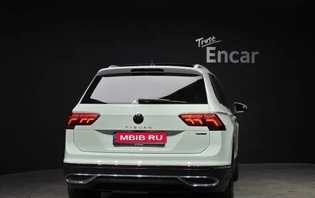 Volkswagen Tiguan II, 2022 год, 4 150 000 рублей, 4 фотография