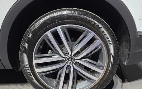 Volkswagen Tiguan II, 2022 год, 4 150 000 рублей, 5 фотография