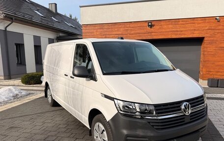 Volkswagen Transporter T6 рестайлинг, 2024 год, 3 650 000 рублей, 2 фотография