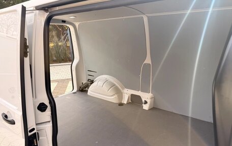 Volkswagen Transporter T6 рестайлинг, 2024 год, 3 650 000 рублей, 8 фотография