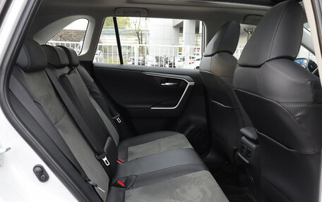 Toyota RAV4, 2025 год, 4 550 000 рублей, 27 фотография