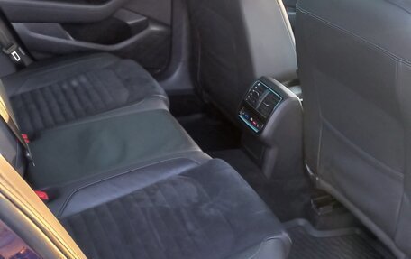 Volkswagen Passat B8 рестайлинг, 2019 год, 2 350 000 рублей, 30 фотография