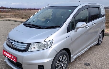 Honda Freed I, 2012 год, 1 390 000 рублей, 2 фотография