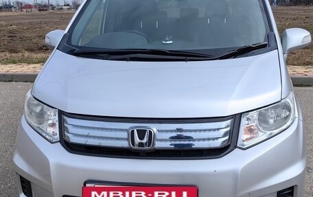 Honda Freed I, 2012 год, 1 390 000 рублей, 3 фотография