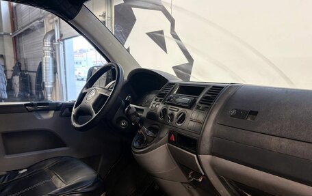 Volkswagen Transporter T5 рестайлинг, 2004 год, 929 900 рублей, 3 фотография