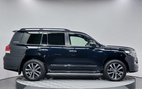 Toyota Land Cruiser 200, 2019 год, 7 999 000 рублей, 4 фотография