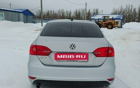 Volkswagen Jetta VI, 2013 год, 750 000 рублей, 3 фотография