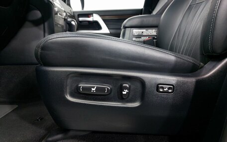 Toyota Land Cruiser 200, 2019 год, 7 999 000 рублей, 20 фотография