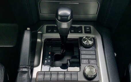 Toyota Land Cruiser 200, 2019 год, 7 999 000 рублей, 16 фотография