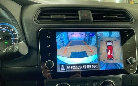 Nissan Leaf II, 2019 год, 2 100 000 рублей, 2 фотография