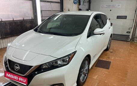 Nissan Leaf II, 2019 год, 2 100 000 рублей, 3 фотография