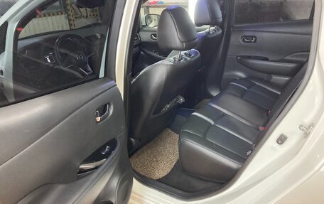 Nissan Leaf II, 2019 год, 2 100 000 рублей, 7 фотография