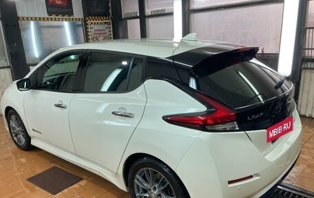 Nissan Leaf II, 2019 год, 2 100 000 рублей, 5 фотография