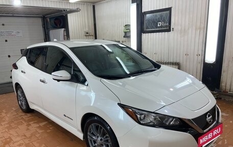 Nissan Leaf II, 2019 год, 2 100 000 рублей, 4 фотография