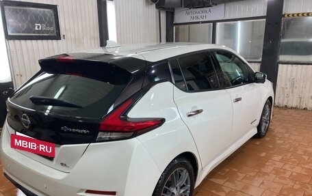 Nissan Leaf II, 2019 год, 2 100 000 рублей, 10 фотография