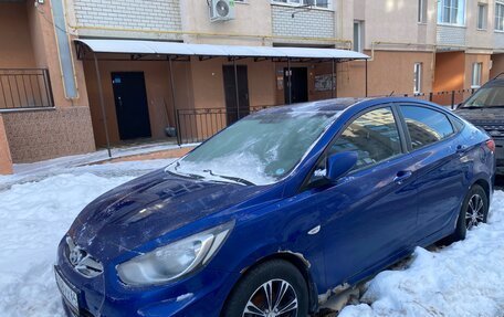 Hyundai Solaris II рестайлинг, 2011 год, 700 000 рублей, 3 фотография