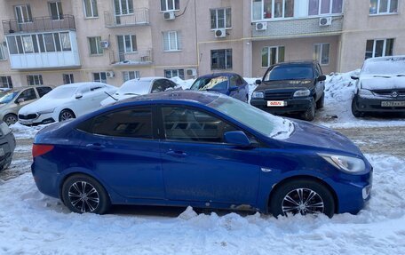 Hyundai Solaris II рестайлинг, 2011 год, 700 000 рублей, 4 фотография