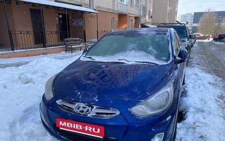 Hyundai Solaris II рестайлинг, 2011 год, 700 000 рублей, 2 фотография