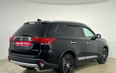 Mitsubishi Outlander III рестайлинг 3, 2017 год, 1 850 000 рублей, 4 фотография