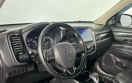 Mitsubishi Outlander III рестайлинг 3, 2017 год, 1 850 000 рублей, 8 фотография