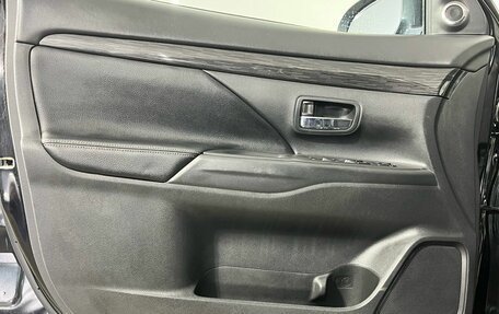 Mitsubishi Outlander III рестайлинг 3, 2017 год, 1 850 000 рублей, 18 фотография