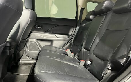 Mitsubishi Outlander III рестайлинг 3, 2017 год, 1 850 000 рублей, 16 фотография