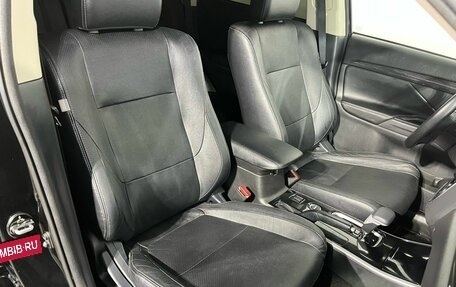 Mitsubishi Outlander III рестайлинг 3, 2017 год, 1 850 000 рублей, 15 фотография