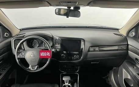 Mitsubishi Outlander III рестайлинг 3, 2017 год, 1 850 000 рублей, 7 фотография