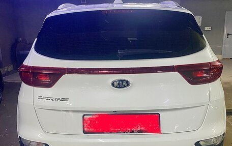 KIA Sportage IV рестайлинг, 2020 год, 2 380 000 рублей, 3 фотография