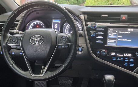 Toyota Camry, 2018 год, 2 330 000 рублей, 8 фотография