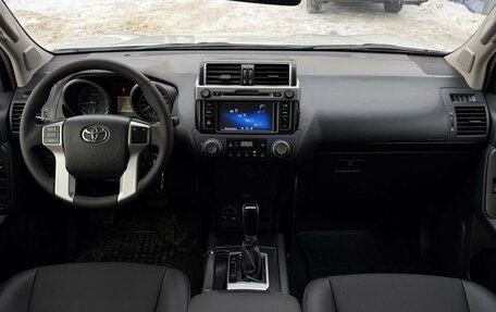Toyota Land Cruiser Prado 150 рестайлинг 2, 2015 год, 3 432 000 рублей, 21 фотография