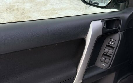 Toyota Land Cruiser Prado 150 рестайлинг 2, 2015 год, 3 432 000 рублей, 30 фотография