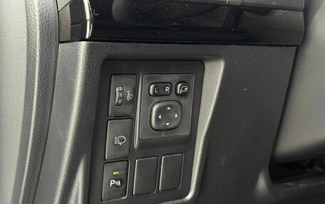 Toyota Land Cruiser Prado 150 рестайлинг 2, 2015 год, 3 432 000 рублей, 28 фотография